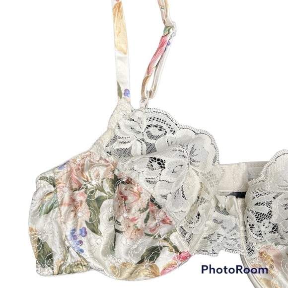 VINTAGE Victoria Victoria’s Secret Lace Floral Lingerie Bra - Picture 4 of 5